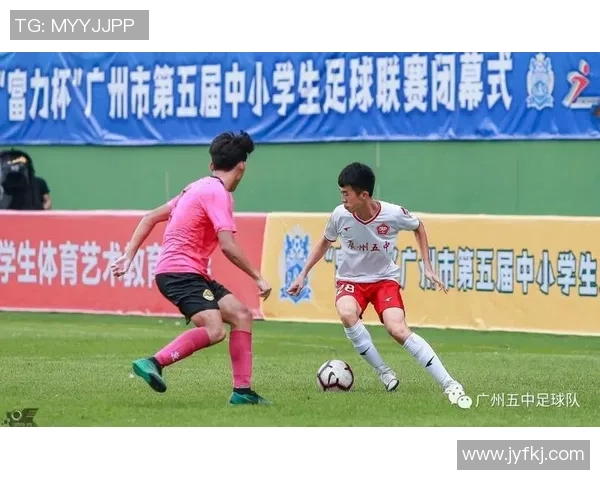 带字的足球明星们如何在绿茵场上书写传奇与荣耀的故事